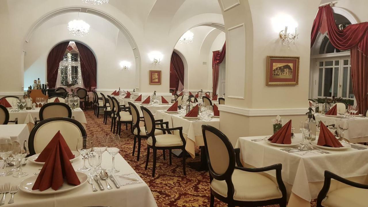 Hotel Kristaly Imperial Tata Εξωτερικό φωτογραφία